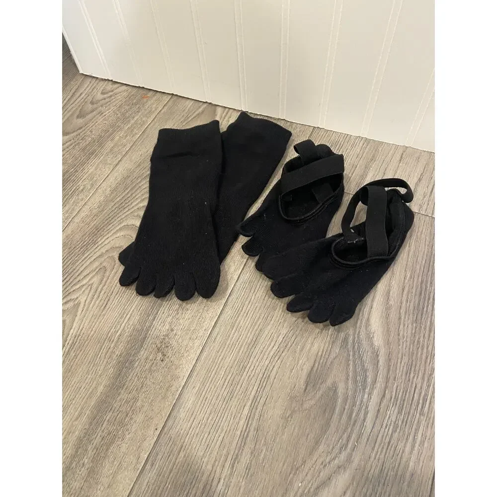 GAIAM SUPER GRIPPY CLASSIC YOGA SOCKS - 2 PACK, COLOR -BLACK, ONE SIZE FITS MOST